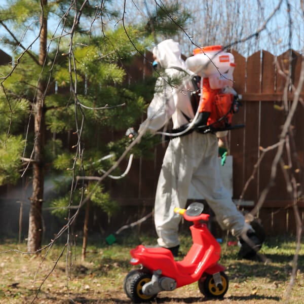 Обработка участка от клещей в Черновцах?